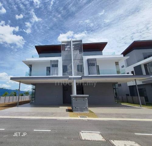 Limited Corner Broadleaf Residence Kota Kemuning 3 Sty Semi D House 1