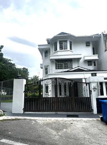 NEWLY RENOVATED CORNER LOT TOWNHOUSE – Seksyen 7 for SALES 1
