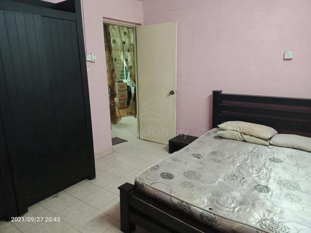 Kondo Rakyat Pantai Master Bedroom For Rent 1
