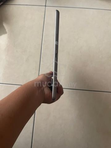 Ipad 6th Generation - photo 6 of 6