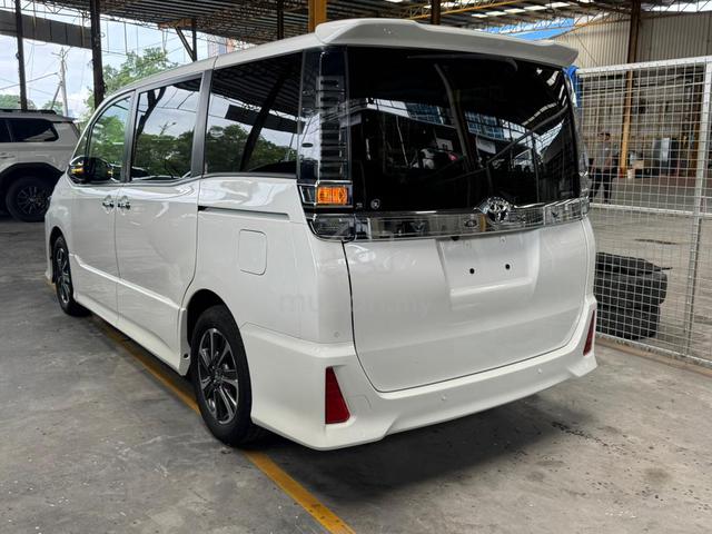 2021 Toyota VOXY 2.0 ZS KIRAMEKI 3 8YRS WARRANTY - 4