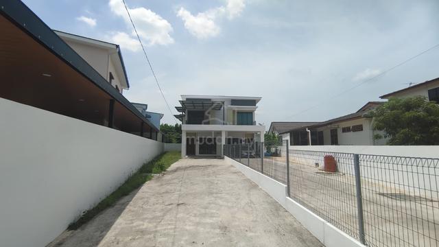 Sungai Layar Taman Teratai 2 Stry Semi-D House Long Car Porch For Sale 1