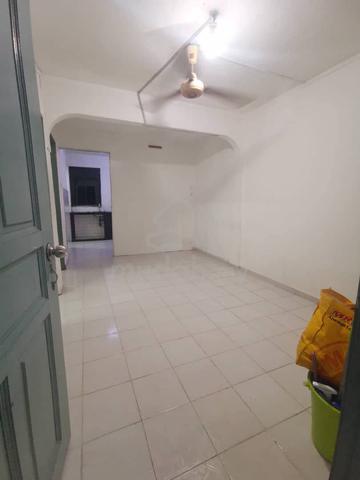 Flat Taman Ungku Tun Aminah 1