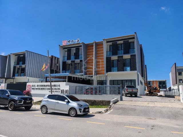 Pine 66 3 storey semi d light industry showroom & warehouse for rent 1
