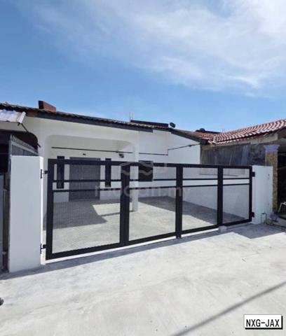 Newly Refurbished!! 20x65 3R2B Pekan Meru 1 Sty House Klang 1