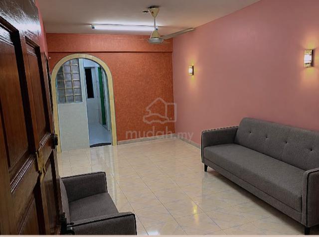 Fully Renovated & Partially Furnished | 2BR   Study | LC 700 1