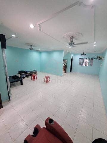 Rumah 2-tingkat Xhadap apa2 depan rumah Taman Sri Kluang for SALE! 5