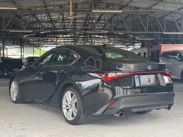 LIKE NEW LOW MILEAGE 2022 Lexus IS300 2.0 Turbo - 5