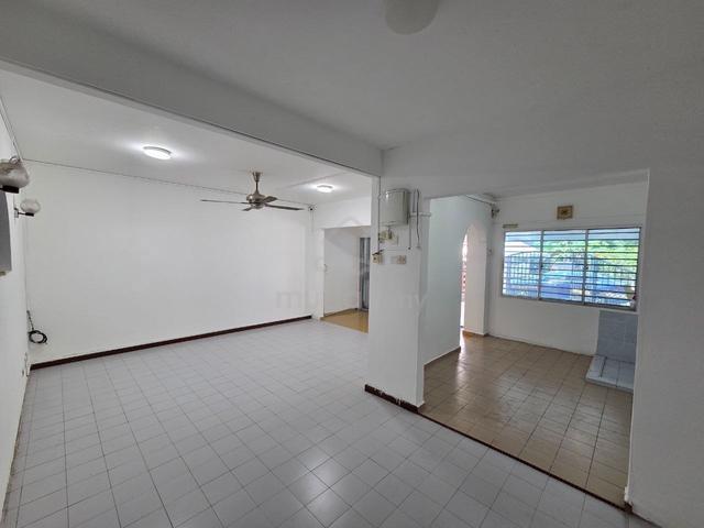 FACING OPEN✨ RENOVATED Double Storey Terrace Seksyen 19 Shah Alam 1