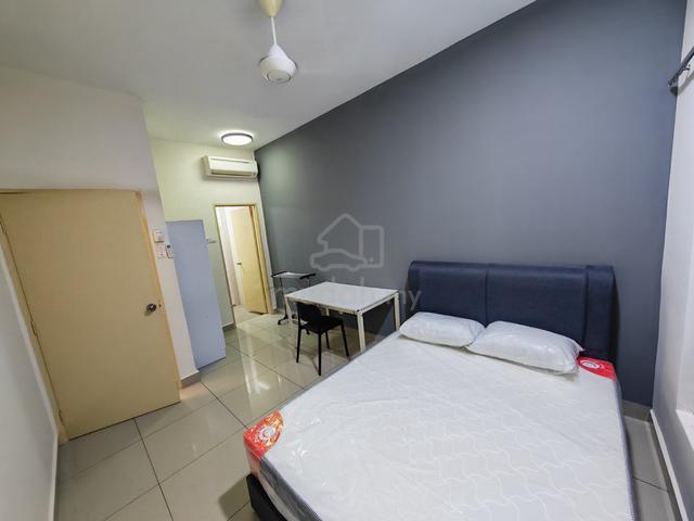 Female unit Master room w fully furnished at oug parklane 1