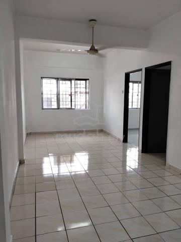 Putra Ria Apartment (Seri Kembangan) 1