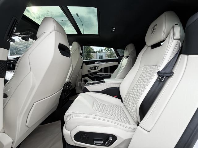 EXCLUSIVE 4SEAT AKRAPOVIC 22 Lamborghini URUS 4.0 - 1