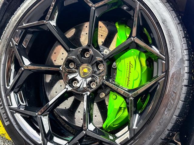 HEAD TURNER 2024 Lamborghini URUS 4.0 PERFORMANTE - 5