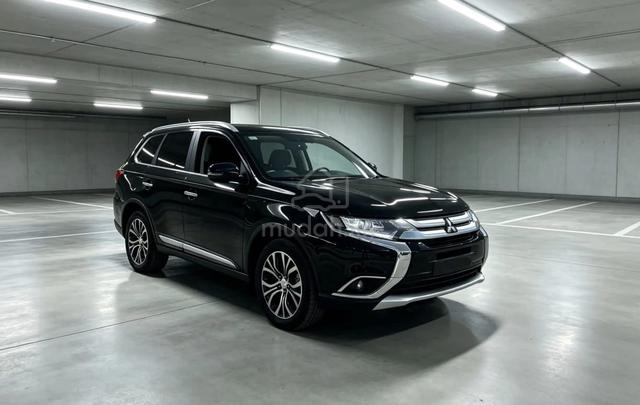 TRUE YEAR 2017 Mitsubishi OUTLANDER 2.0 AWD (A) - 3