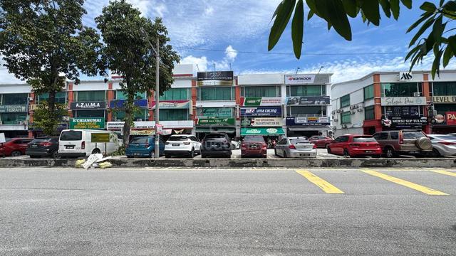 2 Storey Pusat Perdagangan Selaseh 1