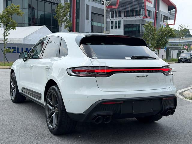 2023 Porsche MACAN T NFL FREE 5 YEAR WARRANTY - 2