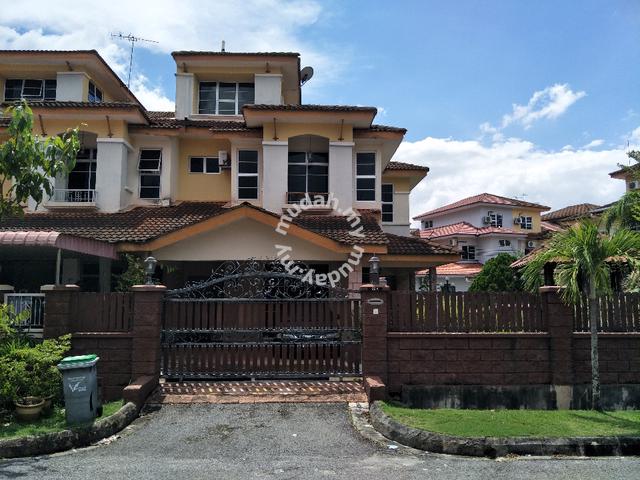 2.5 Storey Fully Renovated Corner Lot. Fully Security in Laguna Merbok 1