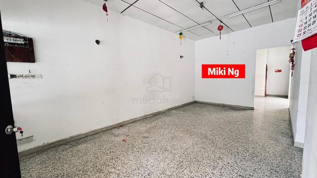 Jelutong Single Storey House Big Car Porch Facing Road 1