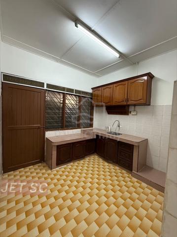 for rent taman sentosa klang kitchen cabinet newly painted 1