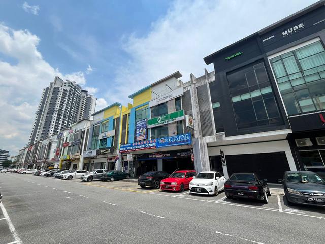 Taman Setia Tropika/ Shoplot/ Intermediate Lot/ Facing Road 1