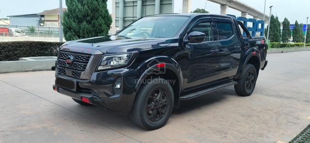 2022 Nissan NAVARA 2.5 V full loan waranty - 1