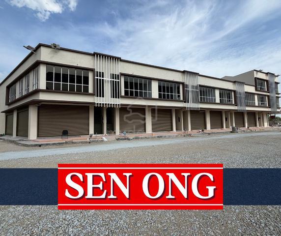 Facing Mainroad Shoplot for Rent 1