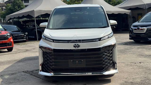 Toyota Voxy 2.0 Fullspec 8 seater Unreg - 3