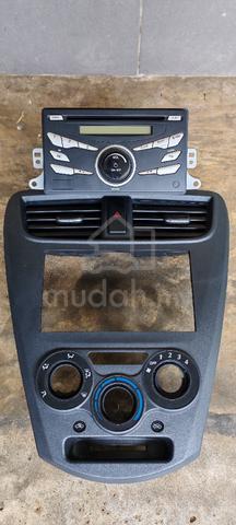 axia car cd radio player & cassing - photo 3 of 3