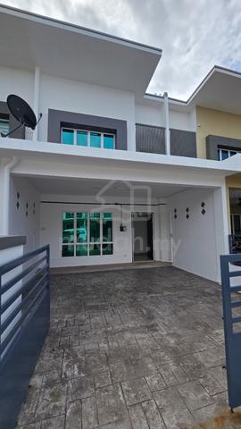 Double Storey Intermediate, New Paint, Taman Pelangi Semenyih 2 1