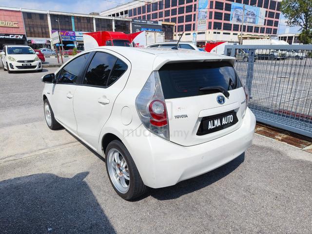 2012 Toyota PRIUS C 1.5 (HYBRID) (A) - 3