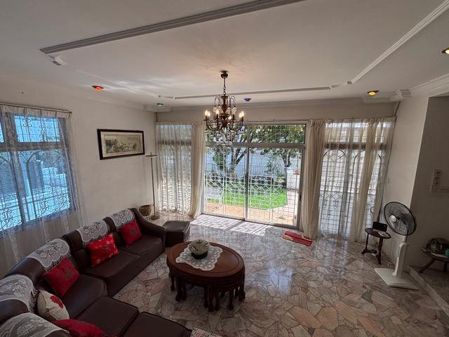 Island Park 2.5 Storey Semi D, Well Maintain Unit, Prime Location 1