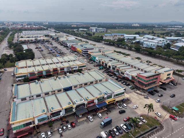 BANDAR PUTRA BERTAM G/Floor SHOP LOT FOR RENT|GOOD LOCATION|NR MR DIY| 1