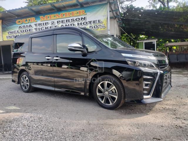 2020 Toyota VOXY 2.0 KIRAMEKI 3 - 1
