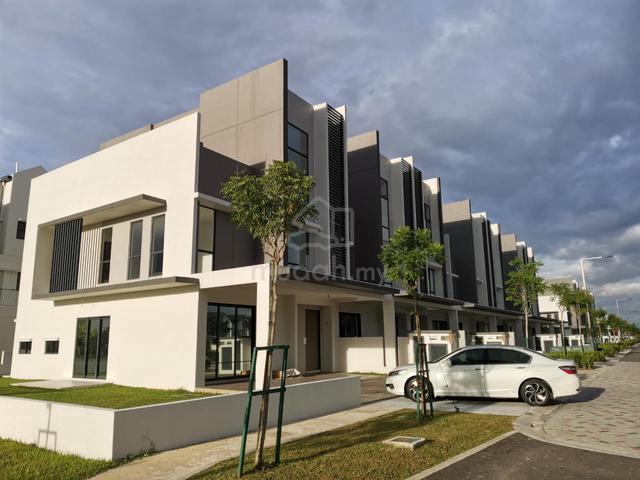 Corner lot 3sty house Lucent Residence@ Gamuda 25.7 Kota Kemuning 1