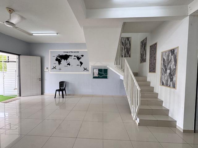 【 facing garden, more parking spaces 】 2 Storey House, Acacia Park 1