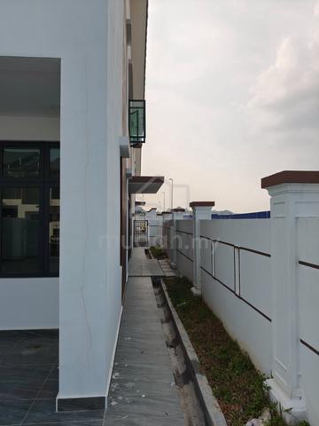 End lot Double Storey landed 20 x 70 extra 6ft end lot 1