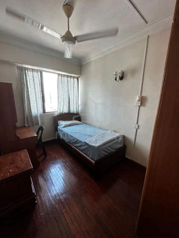 Middle Female single room Bistari wtc lrt mrt bus KLCC TRX GHKL Intern 2
