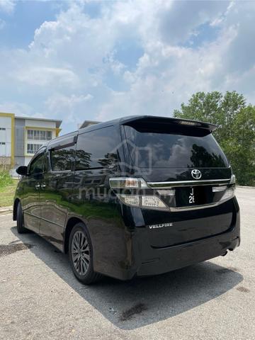 2014 Vellfire 8 Seater Black interior  Offer Sale - 5