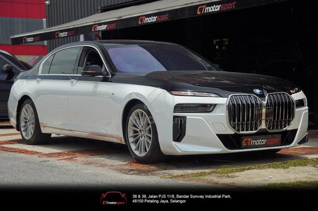 BMW G70 Upgrade M760 Bodykit With Grille - photo 4 of 6