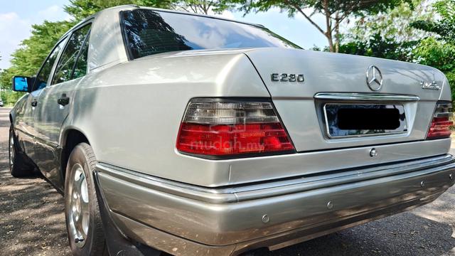 Mercedes Benz W124 (A) Masterpiece E280 2.8 - 4