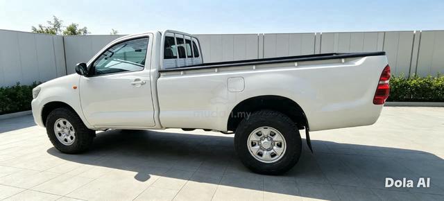 TOYOTA HILUX 2.5 MANUAL SINGLE CaB - 2