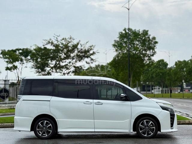 -2018/23- Toyota VOXY 2.0 ZS KIRAMEKI (A) FULL LON - 2