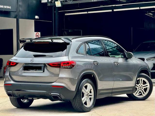 Mercedes Benz GLA200 1.3 AMG Turbo AmbtLight 1Owr - 2