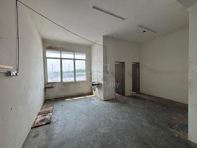 ion Medini 1 iskandar puteri 3 storey shop facing main road 1
