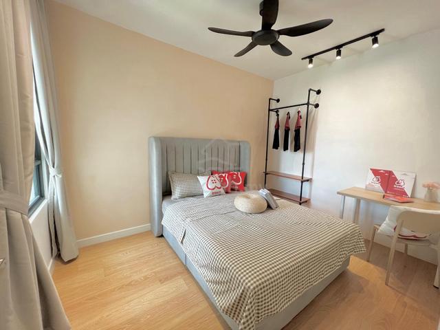 Female Medium room for rent at Edumetro, USJ 1