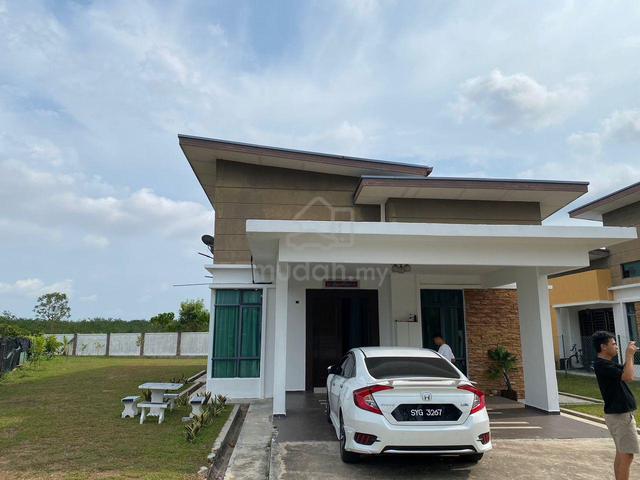 Big & Fully Furnished Bungalow guarded gated Paya Rumput Perdana 1