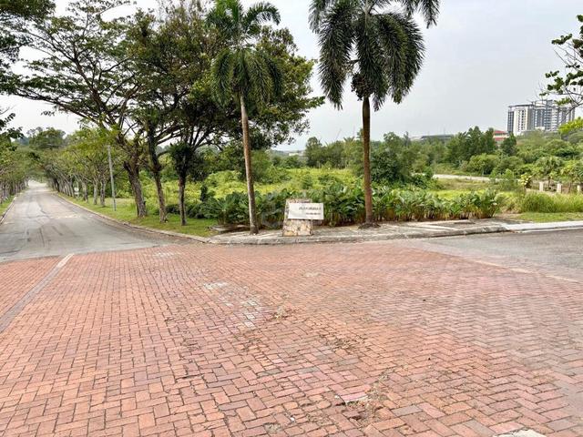 PRIME AREA Bungalow Lot @ Ledang Height 2