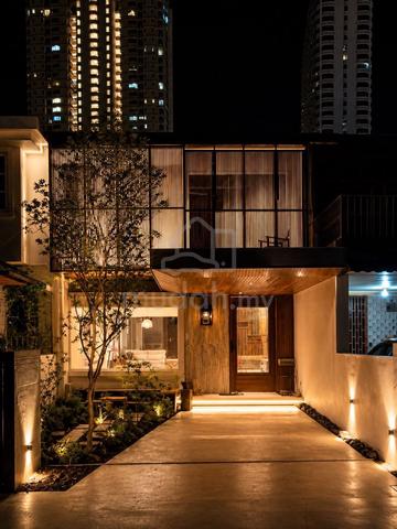 Tastefully Remodeled Terrace Off Prime Kelawei Road. 1