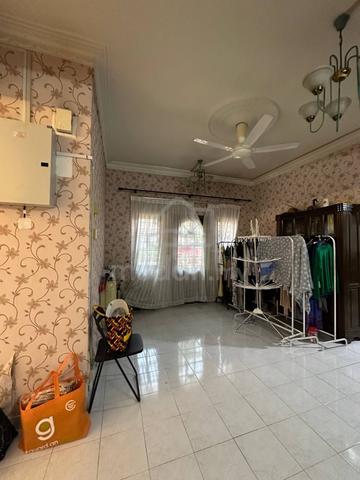 Spacious DOUBLE STOREY BUNGALOW, SEKSYEN 8, SHAH ALAM 4