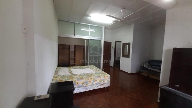 BIG MASTER ROOM FOR RENT – AMPANG, Taman Cahaya, Terrace House 1